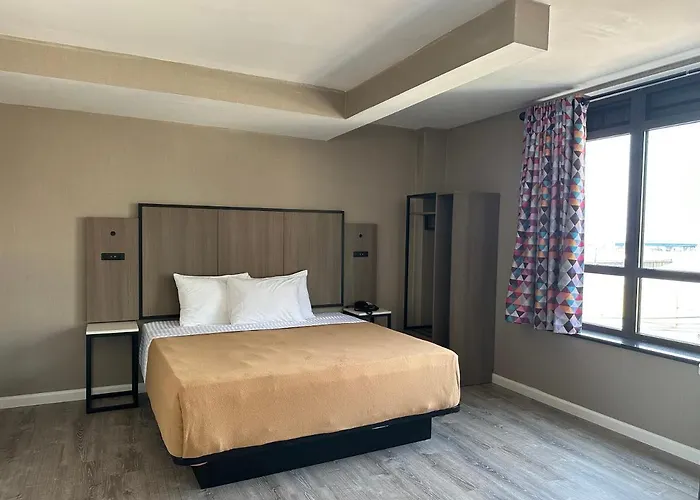 Regal Inn & Suites New York Laguardia Hotel